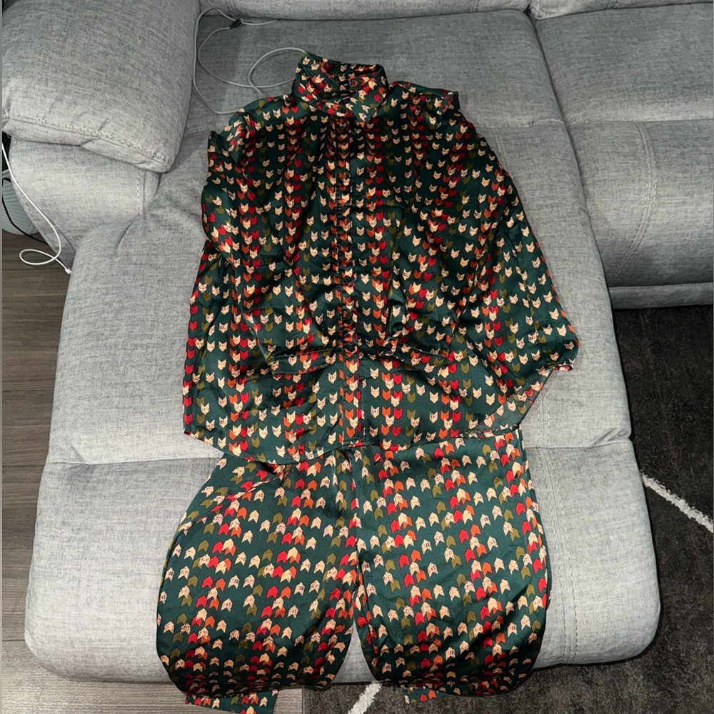 Oversized top
Worn twice